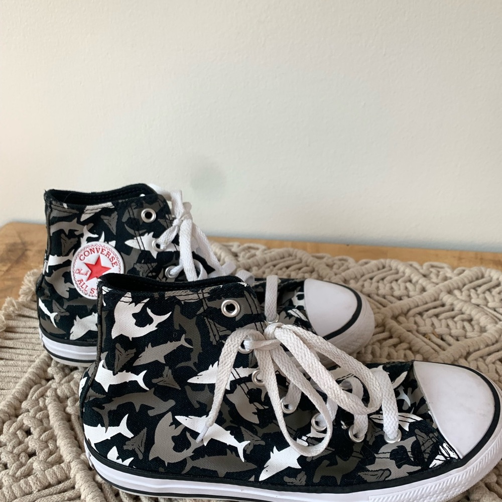 Shark print converse sneakers high tops size 3 🦈 - Picture 4 of 4
